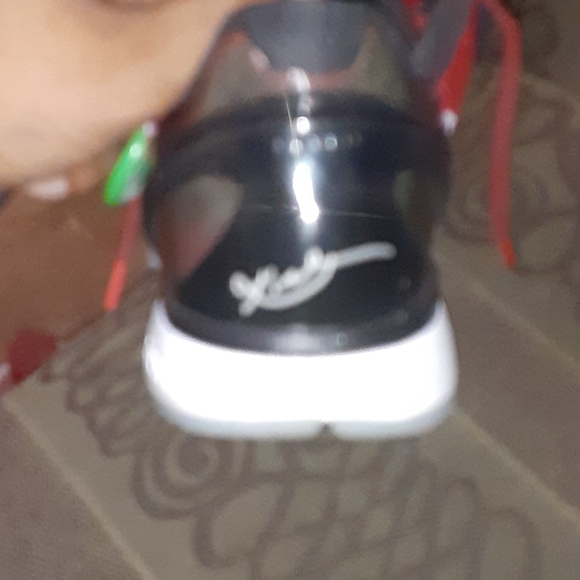 Kobi Bryant - Picture 3 of 4